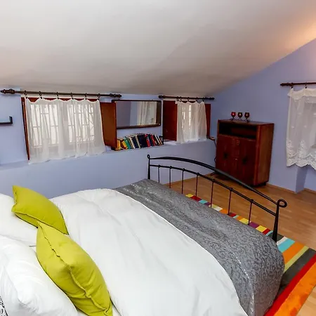 Apartment Dalmatian Cottage, Pedestrian Zone *