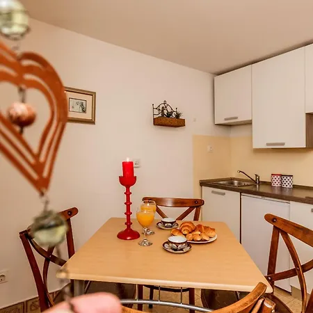 Apartment Dalmatian Cottage, Pedestrian Zone *
