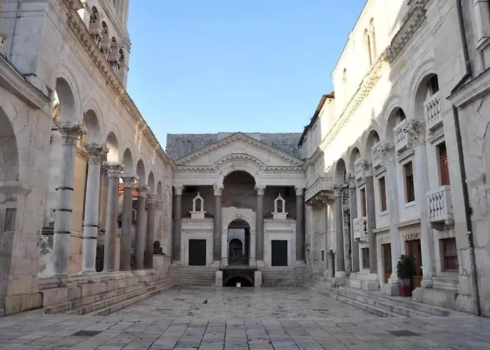 Dalmatian Cottage, Pedestrian Zone * Σπλιτ