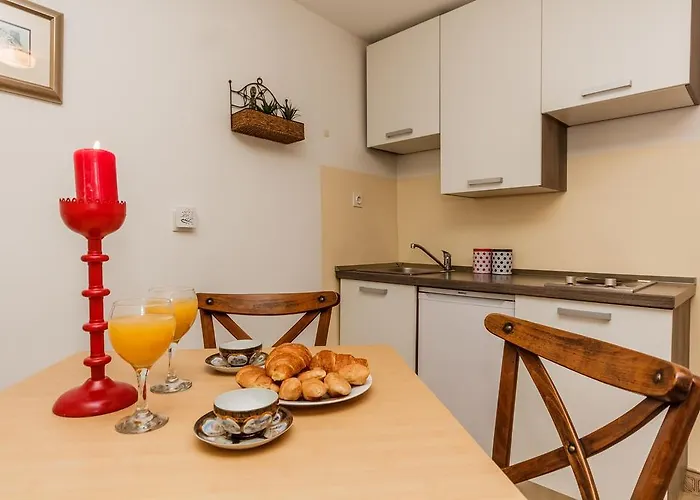 Dalmatian Cottage, Pedestrian Zone